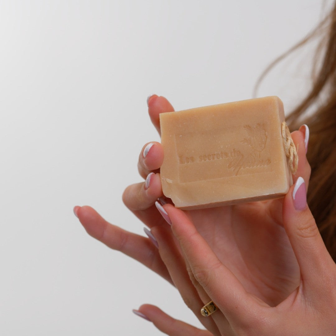 Les 7 bienfaits méconnus du savon au lait de chamelle pour les peaux sensibles